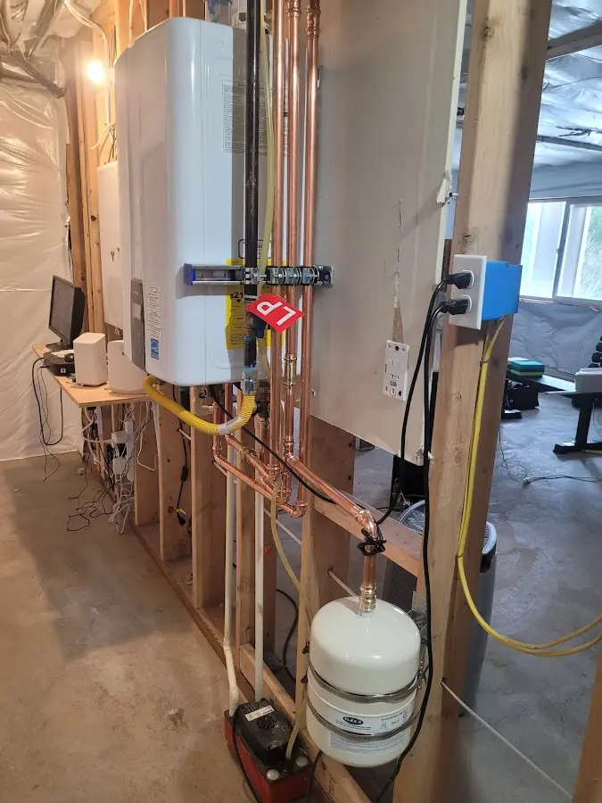 Licensed plumber repairing a kitchen sink in Hialeah